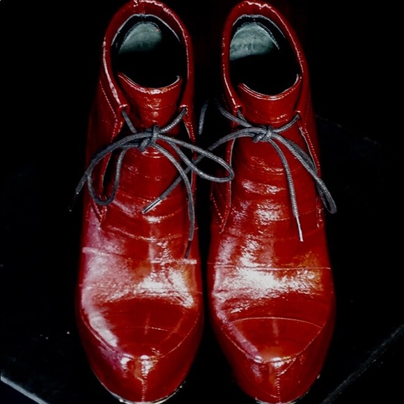 Alexander Wang burgundy boots in excellent condition. A timeless, stylish piece. - Picture 3 of 6